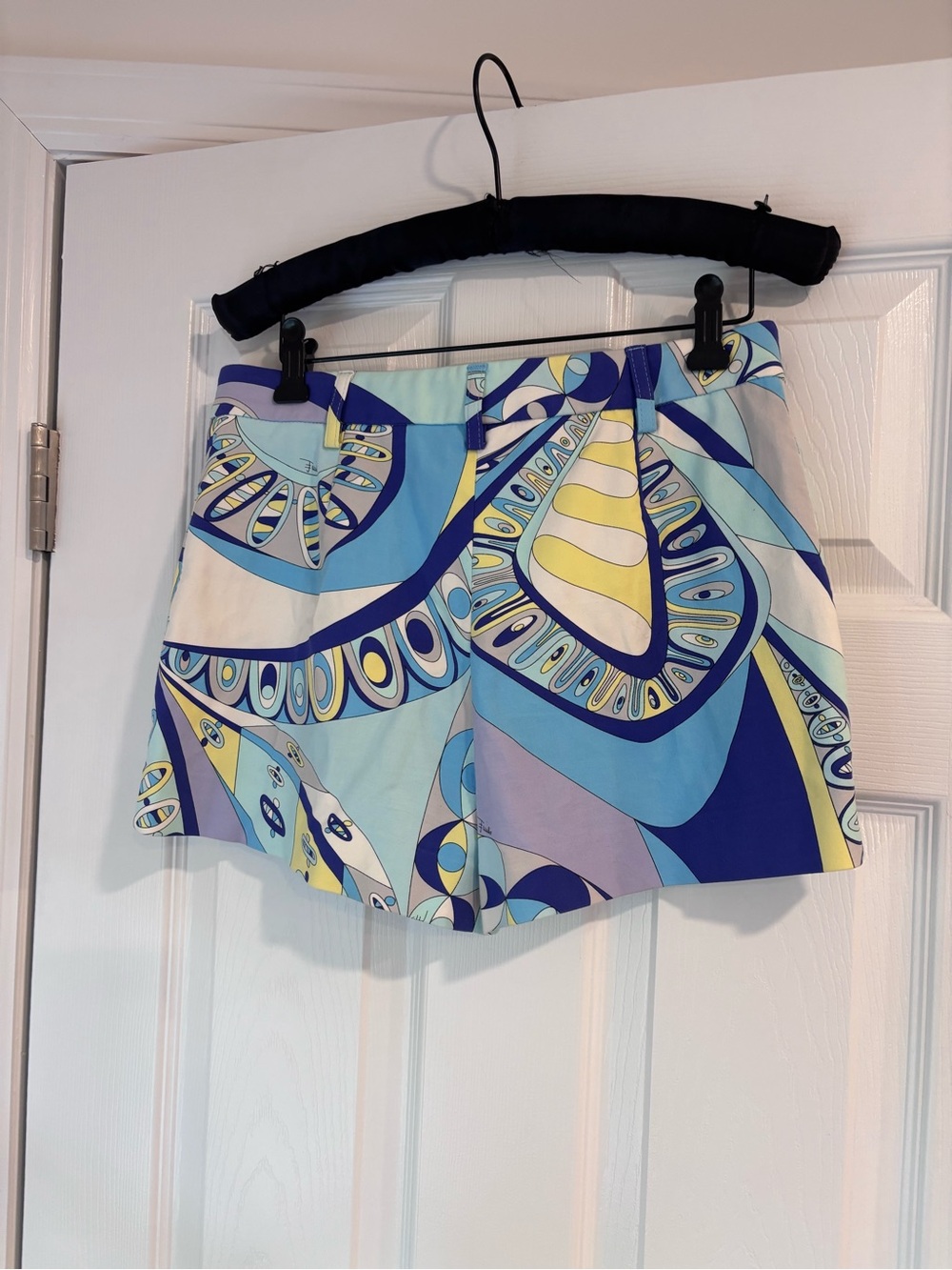 Emilio Pucci Manuba Print Shorts size IT 36 - Picture 2 of 5